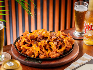Frango com Cheddar e Crispy de Bacon
